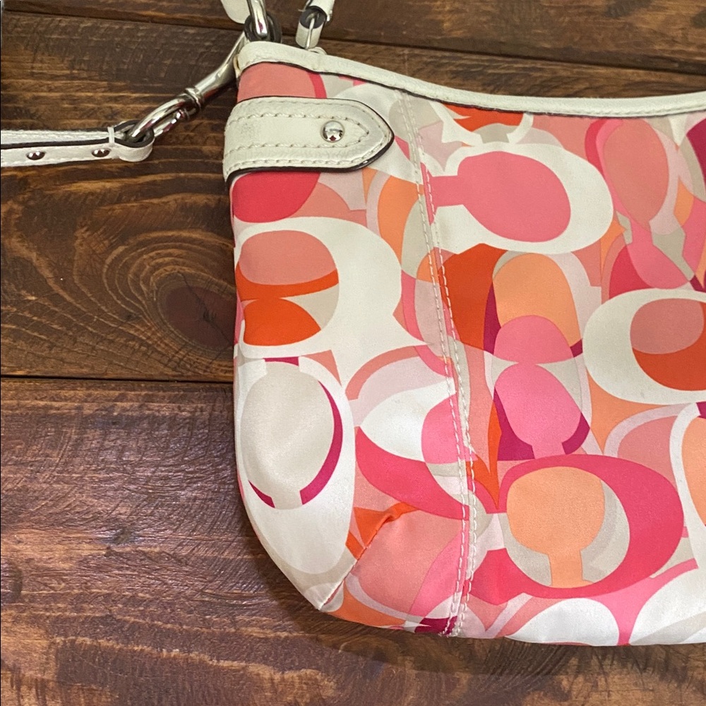 Coach Signature Pink Bag - Picture 11 of 16